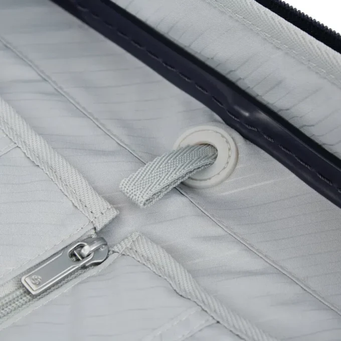 Elevation™ Plus hardside medium glider™ Elevation™ Plus hardside medium glider™