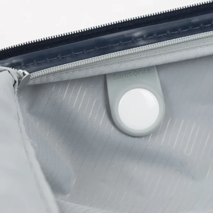 Elevation™ Plus hardside medium glider™ Elevation™ Plus hardside medium glider™