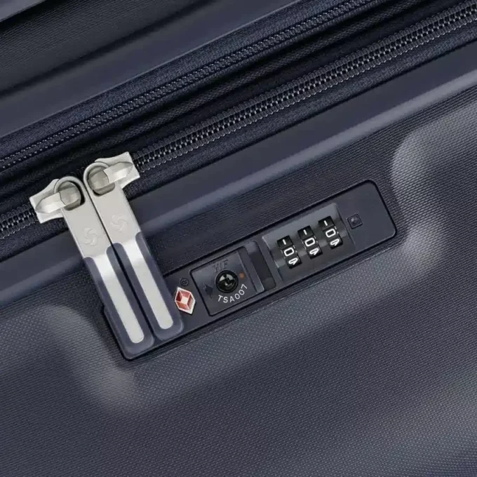 Elevation™ Plus hardside medium glider™ Elevation™ Plus hardside medium glider™