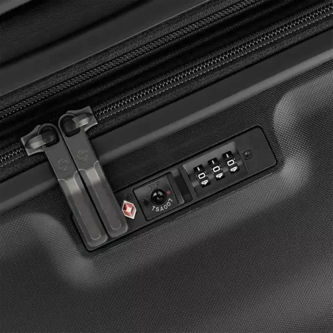 Elevation™ Plus hardside medium glider™
