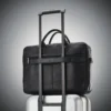 Mala clássica de pele com abertura superior Mala clássica de pele com abertura superior