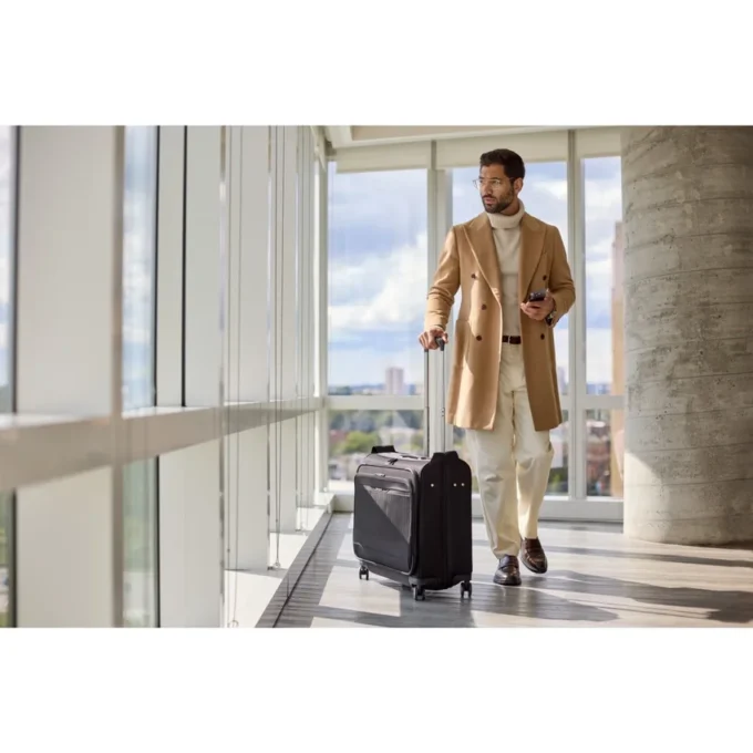 Mala de viagem com rodas Silhouette 18 para roupa Mala de viagem com rodas Silhouette 18 para roupa